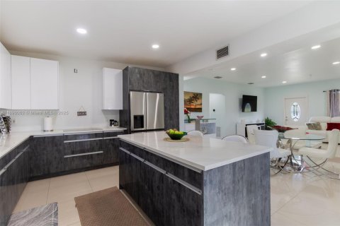 Casa en venta en West Palm Beach, Florida, 3 dormitorios, 98.1 m2 № 1946313 - foto 8