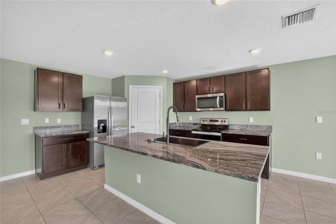 House in Wimauma, Florida 5 bedrooms, 248.42 sq.m. № 2317447 - photo 12