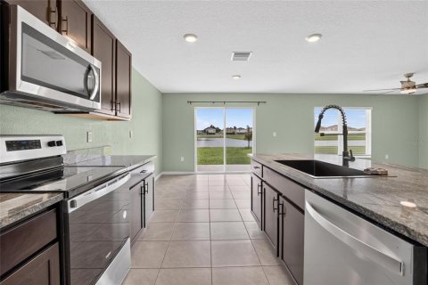 House in Wimauma, Florida 5 bedrooms, 248.42 sq.m. № 2317447 - photo 8