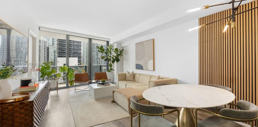 Condominio en Miami, Florida, 2 dormitorios  № 2013075