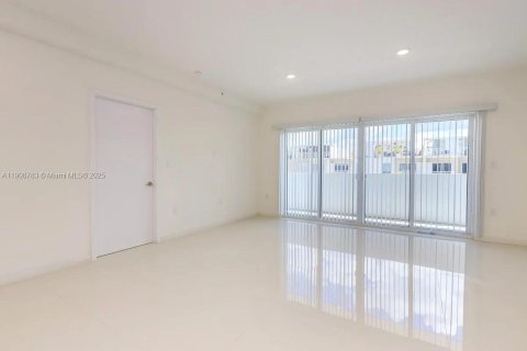 Apartamento en alquiler en Homestead, Florida, 2 dormitorios, 109.25 m2 № 2076865 - foto 2
