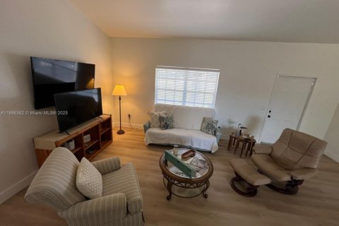 Villa ou maison à vendre à Port Charlotte, Floride: 2 chambres, 91.79 m2 № 1950313 - photo 3