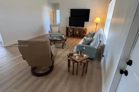 Villa ou maison à vendre à Port Charlotte, Floride: 2 chambres, 91.79 m2 № 1950313 - photo 2