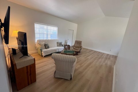 Villa ou maison à vendre à Port Charlotte, Floride: 2 chambres, 91.79 m2 № 1950313 - photo 4