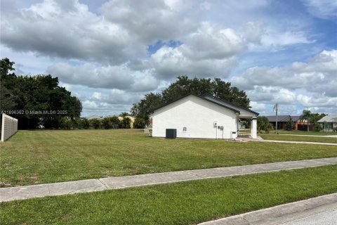 Villa ou maison à vendre à Port Charlotte, Floride: 2 chambres, 91.79 m2 № 1950313 - photo 19