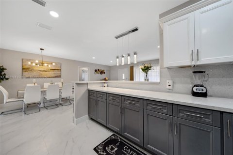 Casa en alquiler en Lauderdale-by-the-Sea, Florida, 4 dormitorios, 257.34 m2 № 1926701 - foto 3