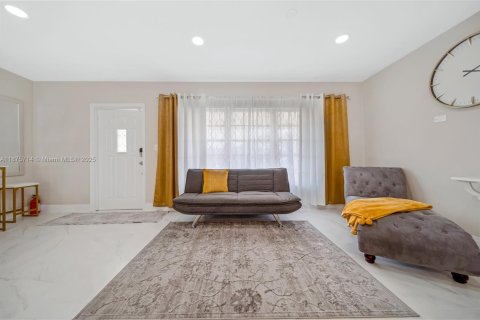 Casa en alquiler en Lauderdale-by-the-Sea, Florida, 4 dormitorios, 257.34 m2 № 1926701 - foto 26