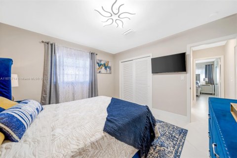 Casa en alquiler en Lauderdale-by-the-Sea, Florida, 4 dormitorios, 257.34 m2 № 1926701 - foto 18