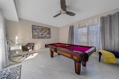 Casa en alquiler en Lauderdale-by-the-Sea, Florida, 4 dormitorios, 257.34 m2 № 1926701 - foto 9