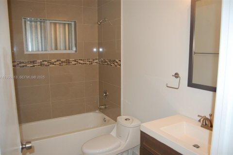 Casa en alquiler en Miami, Florida, 3 dormitorios, 92.9 m2 № 1994869 - foto 17