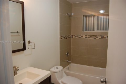 Casa en alquiler en Miami, Florida, 3 dormitorios, 92.9 m2 № 1994869 - foto 30