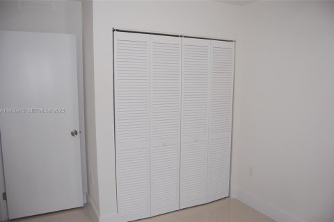Casa en alquiler en Miami, Florida, 3 dormitorios, 92.9 m2 № 1994869 - foto 20