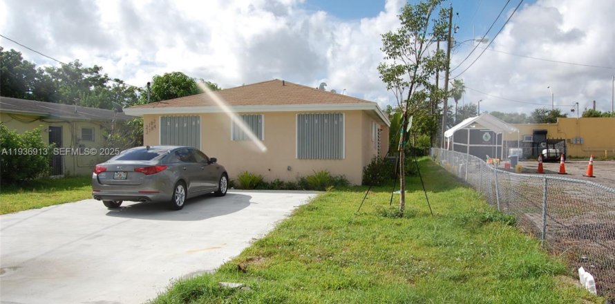 Casa en Miami, Florida 3 dormitorios, 92.9 m2 № 1994869