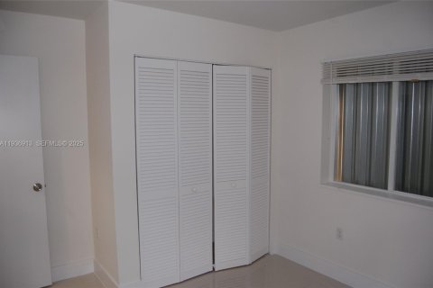Casa en alquiler en Miami, Florida, 3 dormitorios, 92.9 m2 № 1994869 - foto 19