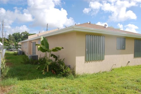 Casa en alquiler en Miami, Florida, 3 dormitorios, 92.9 m2 № 1994869 - foto 5