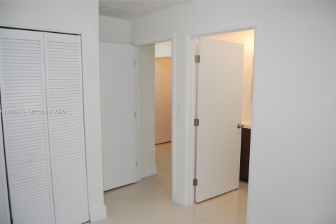 Casa en alquiler en Miami, Florida, 3 dormitorios, 92.9 m2 № 1994869 - foto 23