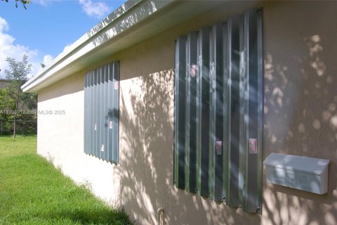 Casa en alquiler en Miami, Florida, 3 dormitorios, 92.9 m2 № 1994869 - foto 3