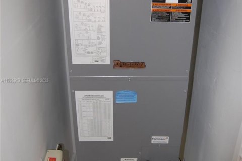 Casa en alquiler en Miami, Florida, 3 dormitorios, 92.9 m2 № 1994869 - foto 15