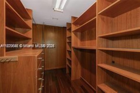 Condo in Miami, Florida, 2 bedrooms № 1895774 - photo 9