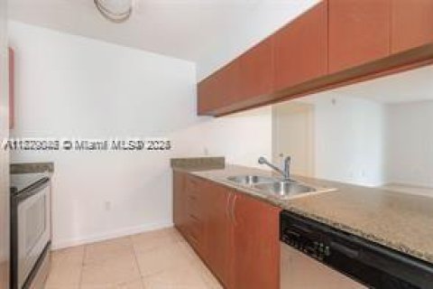 Condo in Miami, Florida, 2 bedrooms № 1895774 - photo 25