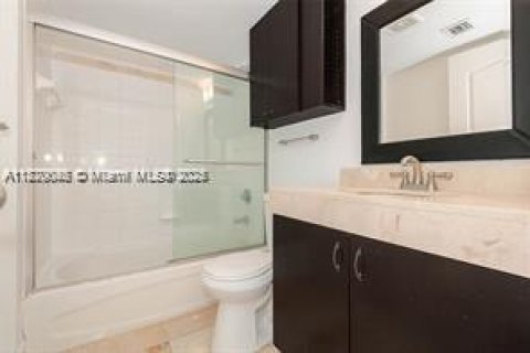 Condo in Miami, Florida, 2 bedrooms № 1895774 - photo 16