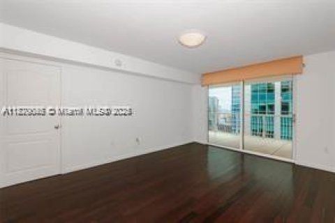 Condo in Miami, Florida, 2 bedrooms № 1895774 - photo 7