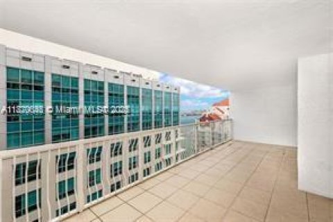 Condo in Miami, Florida, 2 bedrooms № 1895774 - photo 26