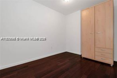 Condo in Miami, Florida, 2 bedrooms № 1895774 - photo 17