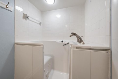 Купить кондоминиум в Данедин, Флорида 4 комнаты, 122.17м2, № 2421775 - фото 24