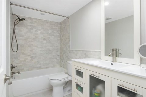 Copropriété à vendre à Saint Petersburg, Floride: 1 chambre, 74.32 m2 № 2322455 - photo 8