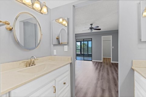 Condo in Englewood, Florida, 2 bedrooms  № 1622970 - photo 27
