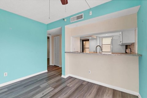 Condo in Englewood, Florida, 2 bedrooms  № 1622970 - photo 21