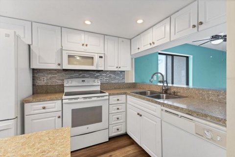 Condo in Englewood, Florida, 2 bedrooms  № 1622970 - photo 17