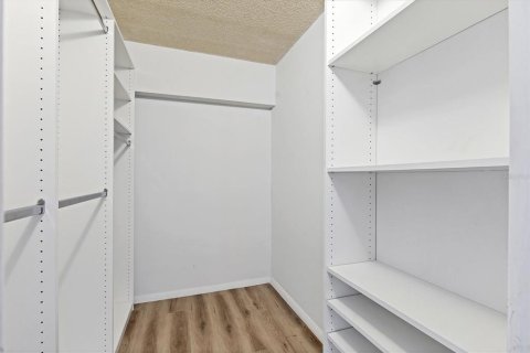 Condo in Englewood, Florida, 2 bedrooms  № 1622970 - photo 25