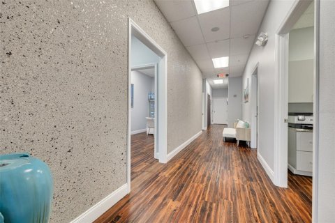 Propiedad comercial en alquiler en Largo, Florida № 2103849 - foto 23