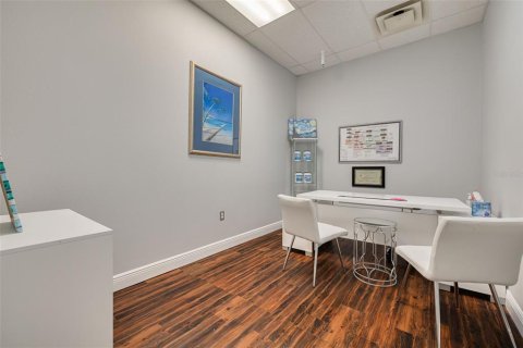 Propiedad comercial en alquiler en Largo, Florida № 2103849 - foto 18