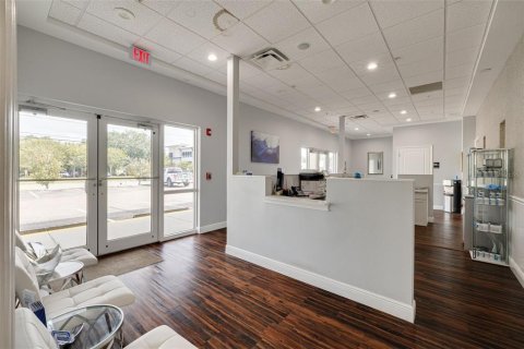Propiedad comercial en alquiler en Largo, Florida № 2103849 - foto 8