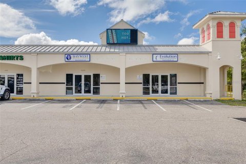 Propiedad comercial en alquiler en Largo, Florida № 2103849 - foto 2