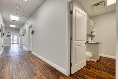 Propiedad comercial en alquiler en Largo, Florida № 2103849 - foto 14