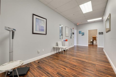 Propiedad comercial en alquiler en Largo, Florida № 2103849 - foto 17