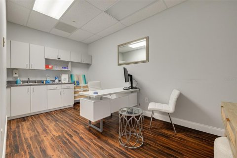 Propiedad comercial en alquiler en Largo, Florida № 2103849 - foto 27