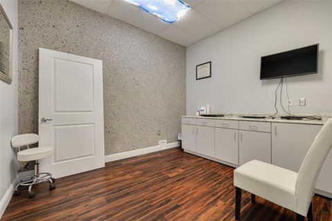 Propiedad comercial en alquiler en Largo, Florida № 2103849 - foto 20