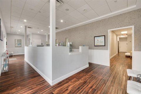 Propiedad comercial en alquiler en Largo, Florida № 2103849 - foto 9