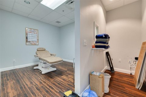 Propiedad comercial en alquiler en Largo, Florida № 2103849 - foto 28