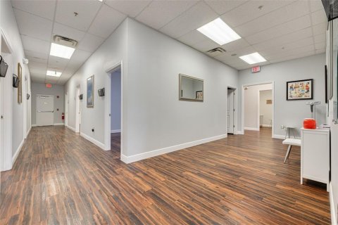 Propiedad comercial en alquiler en Largo, Florida № 2103849 - foto 16