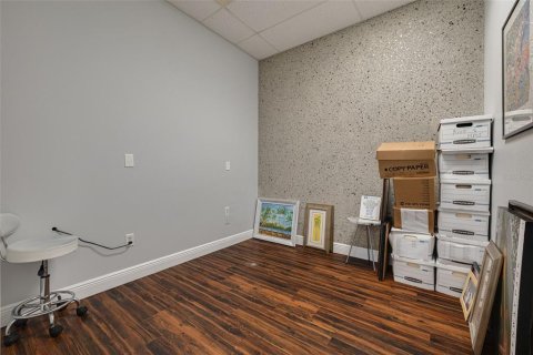 Propiedad comercial en alquiler en Largo, Florida № 2103849 - foto 19