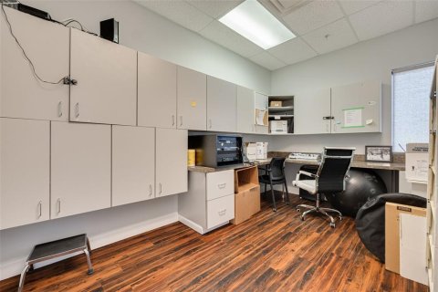 Propiedad comercial en alquiler en Largo, Florida № 2103849 - foto 13