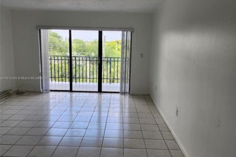 Condominio en alquiler en Miami, Florida, 2 dormitorios, 79.9 m2 № 2013552 - foto 4