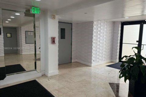 Copropriété à vendre à Sunny Isles Beach, Floride: 2 chambres, 83.05 m2 № 2044872 - photo 2