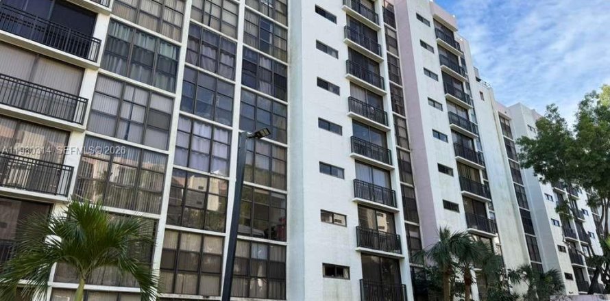 Condo à Sunny Isles Beach, Floride, 2 chambres  № 2044872